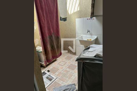 Casa à venda com 3 quartos, 136m² em Vila Domitila, São Paulo