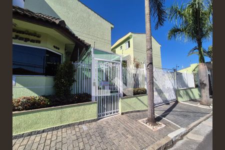 Fachada de casa de condomínio à venda com 3 quartos, 138m² em Jardim Santo Antônio, Santo André