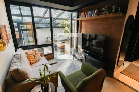 Sala de TV de casa de condomínio à venda com 3 quartos, 343m² em Vila Andrade, São Paulo