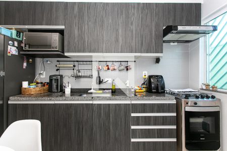 Cozinha de casa de condomínio para alugar com 1 quarto, 38m² em Vila Esperança, São Paulo