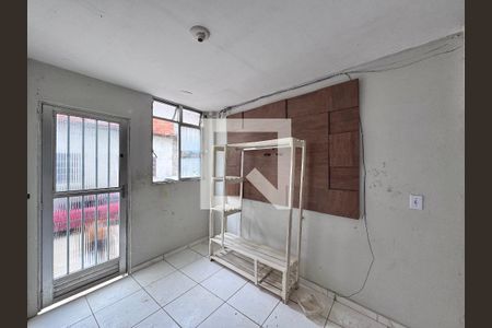 Sala de casa para alugar com 1 quarto, 30m² em Vargem Grande, Rio de Janeiro