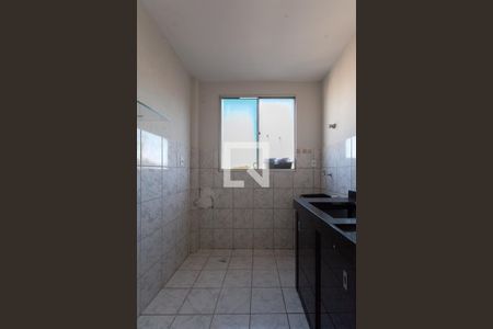 Cozinha e Área de Serviço de apartamento para alugar com 2 quartos, 50m² em Minas Caixa, Belo Horizonte