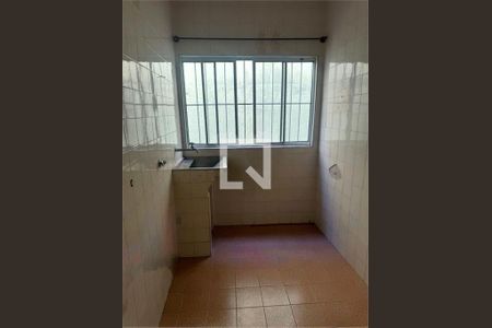 Casa à venda com 3 quartos, 200m² em Parque Maria Domitila, São Paulo