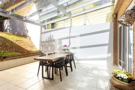 Casa à venda com 4 quartos, 315m² em Santo Amaro, São Paulo