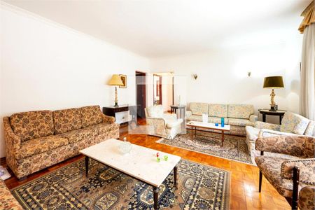 Casa à venda com 4 quartos, 245m² em Jardim Marajoara, São Paulo