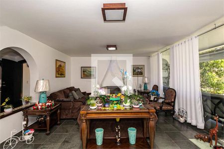 Casa à venda com 4 quartos, 450m² em Jardim Santa Helena, São Paulo