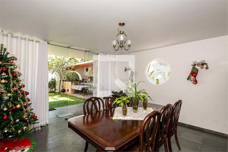 Casa à venda com 4 quartos, 450m² em Jardim Santa Helena, São Paulo