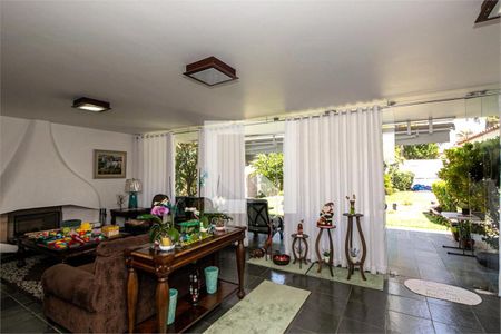 Casa à venda com 4 quartos, 450m² em Jardim Santa Helena, São Paulo