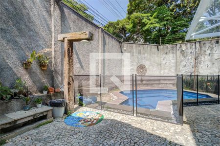 Casa à venda com 3 quartos, 413m² em Chácara Monte Alegre, São Paulo