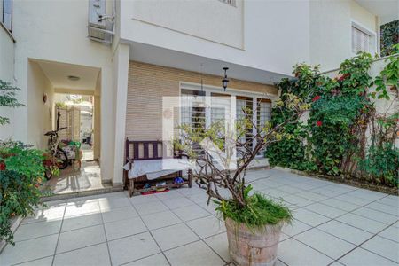 Casa de Condomínio à venda com 3 quartos, 160m² em Vila Cordeiro, São Paulo