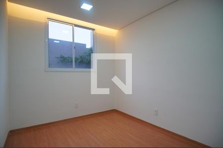 Quarto 1 de apartamento à venda com 2 quartos, 45m² em Vila Rosa, Novo Hamburgo