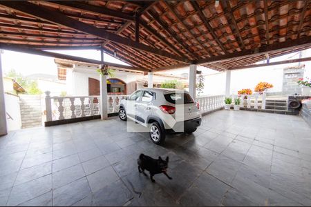 Garagem de casa à venda com 3 quartos, 360m² em Palmeiras, Belo Horizonte