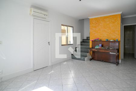 Sala de casa à venda com 2 quartos, 105m² em Vila Santo Estefano, São Paulo