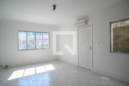Sala de casa à venda com 2 quartos, 105m² em Vila Santo Estefano, São Paulo