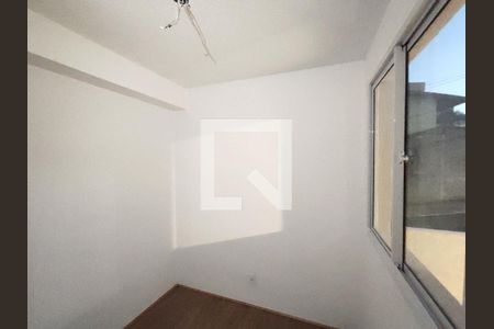 Quarto 1 de apartamento para alugar com 2 quartos, 32m² em Vila Carmosina, São Paulo