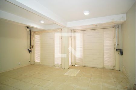 Garagem de casa à venda com 3 quartos, 240m² em Passo D’areia, Porto Alegre
