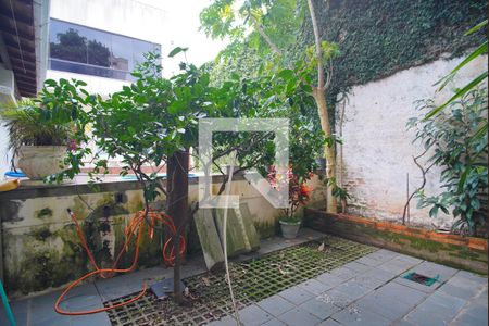 Quintal de casa à venda com 3 quartos, 240m² em Passo D’areia, Porto Alegre