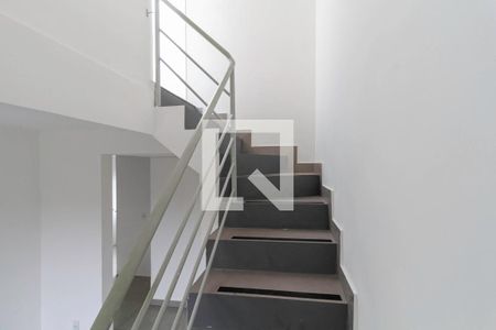Escada de apartamento à venda com 2 quartos, 100m² em Parque Xangri-lá, Contagem