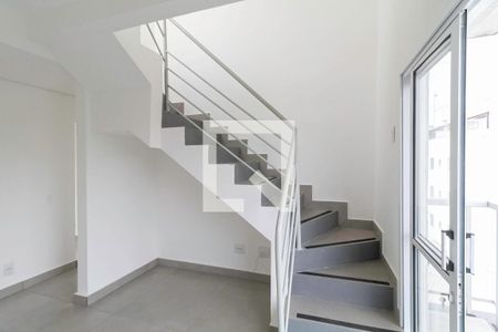 Escada de apartamento à venda com 2 quartos, 100m² em Parque Xangri-lá, Contagem