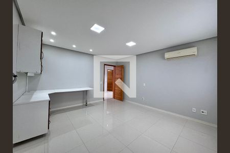 Quarto de casa de condomínio para alugar com 4 quartos, 387m² em Jacarepaguá, Rio de Janeiro