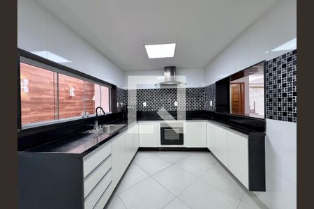 Cozinha de casa de condomínio para alugar com 4 quartos, 387m² em Jacarepaguá, Rio de Janeiro
