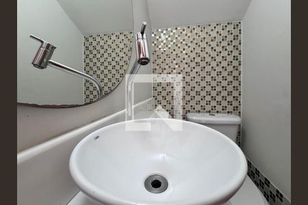 Lavabo de casa de condomínio para alugar com 4 quartos, 387m² em Jacarepaguá, Rio de Janeiro