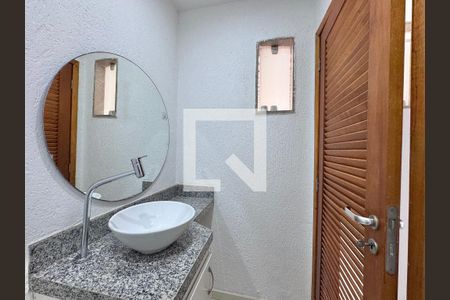 Lavabo de casa de condomínio para alugar com 4 quartos, 387m² em Jacarepaguá, Rio de Janeiro