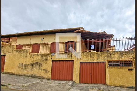 Fachada de casa à venda com 3 quartos, 270m² em Santa Cruz, Belo Horizonte