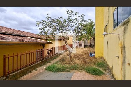 Quintal de casa à venda com 3 quartos, 270m² em Santa Cruz, Belo Horizonte