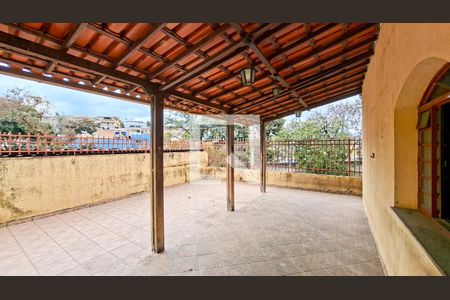 Varanda de casa à venda com 3 quartos, 270m² em Santa Cruz, Belo Horizonte
