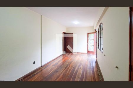 Sala de casa à venda com 3 quartos, 270m² em Santa Cruz, Belo Horizonte