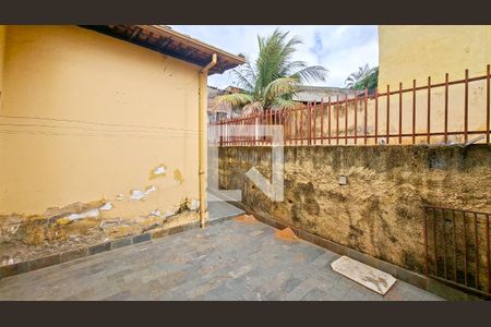 Quintal de casa à venda com 3 quartos, 270m² em Santa Cruz, Belo Horizonte
