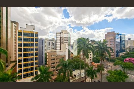 Vista Quarto 4 de apartamento para alugar com 5 quartos, 395m² em Santa Efigênia, Belo Horizonte