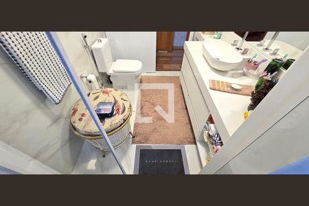 Banheiro da Suíte 1 de apartamento para alugar com 3 quartos, 198m² em Aparecida, Santos