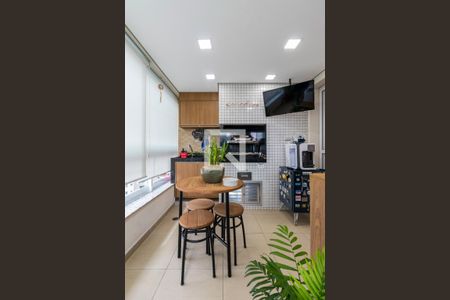 Sala de apartamento à venda com 2 quartos, 93m² em Vila Suzana, São Paulo