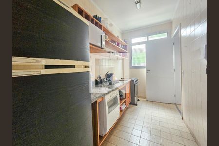 Cozinha de apartamento para alugar com 2 quartos, 70m² em Vila Luis Antonio, Guarujá