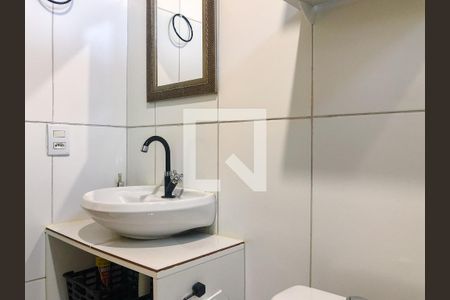 Banheiro de kitnet/studio para alugar com 1 quarto, 37m² em Lagoa Pequena, Florianópolis