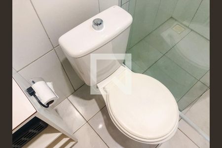 Banheiro de kitnet/studio para alugar com 1 quarto, 37m² em Lagoa Pequena, Florianópolis
