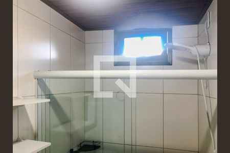 Banheiro de kitnet/studio para alugar com 1 quarto, 37m² em Lagoa Pequena, Florianópolis