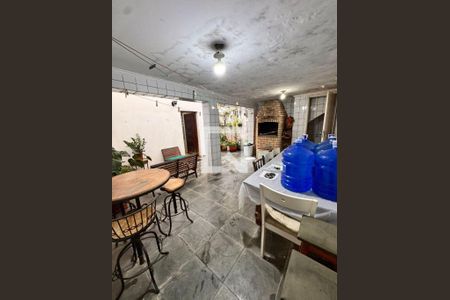 Casa à venda com 3 quartos, 242m² em Vila Gomes, São Paulo