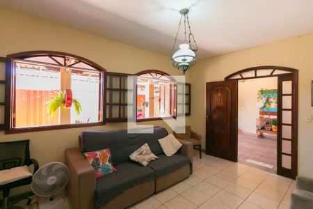 Sala de casa à venda com 5 quartos, 360m² em Venda Nova, Belo Horizonte