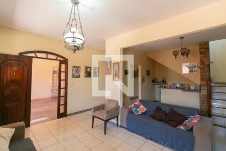 Sala de casa à venda com 5 quartos, 360m² em Venda Nova, Belo Horizonte