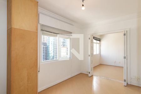 Sala de TV/Quarto de apartamento à venda com 2 quartos, 102m² em Vila Nova Conceição, São Paulo