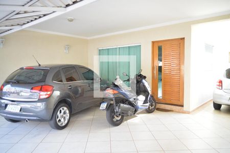Garagem de casa à venda com 3 quartos, 300m² em Vila Guiomar, Santo André