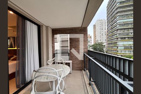 Varanda de kitnet/studio à venda com 1 quarto, 32m² em Moema, São Paulo