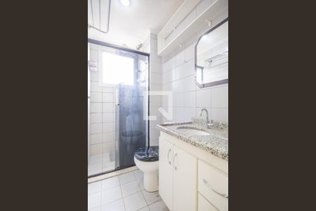 Banheiro de apartamento para alugar com 2 quartos, 55m² em Vl Ayrosa, Osasco