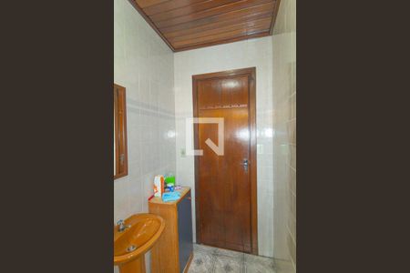 Banheiro de casa à venda com 4 quartos, 330m² em Niterói, Canoas