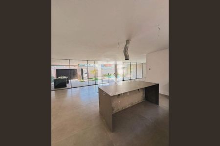 Casa à venda com 4 quartos, 310m² em Recreio dos Bandeirantes, Rio de Janeiro