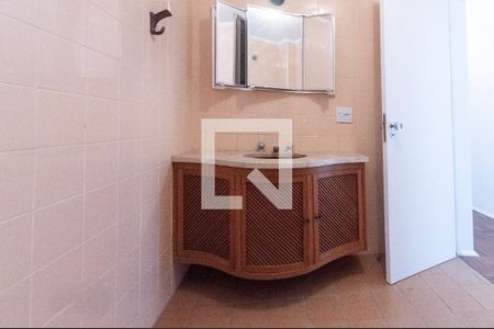 Banheiro de apartamento à venda com 3 quartos, 106m² em Cambuí, Campinas