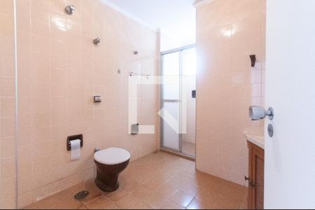 Banheiro de apartamento à venda com 3 quartos, 106m² em Cambuí, Campinas